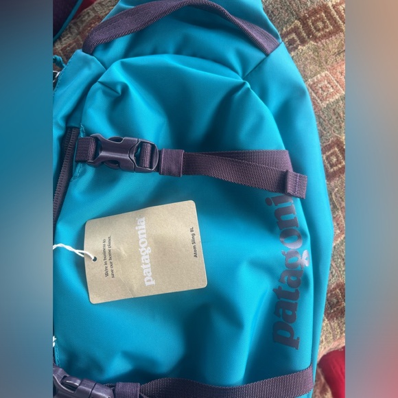 Patagonia’s 8L Atom Sling bag NEW with tags in print turquoise blue - Picture 11 of 11